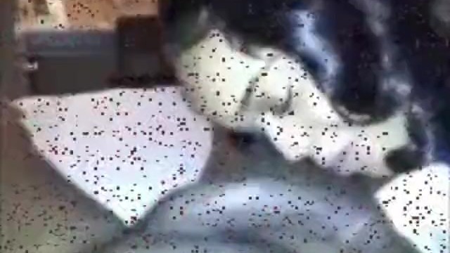 Жопастая мулатка прыгает на чёрном члене сочной киской на камеру